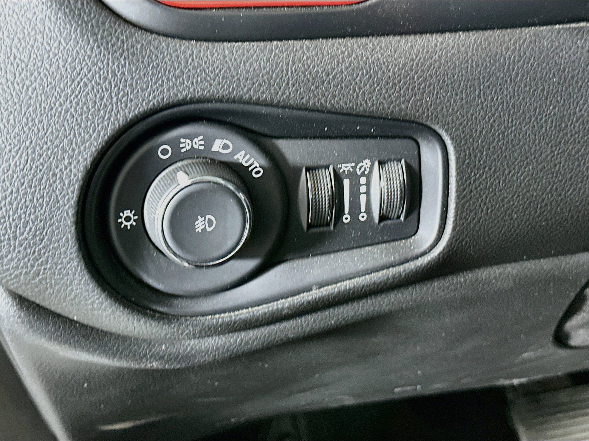 Used 2023 Jeep Renegade Trailhawk w/ Sun/Sound Group AWD/4WD image 17