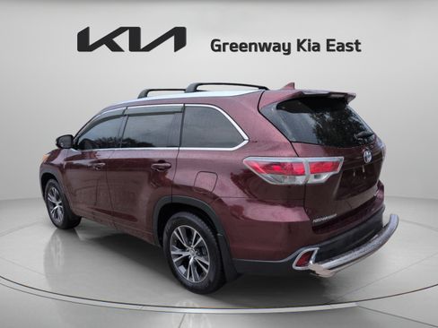 Used 2016 Toyota Highlander XLE AWD/4WD image 7