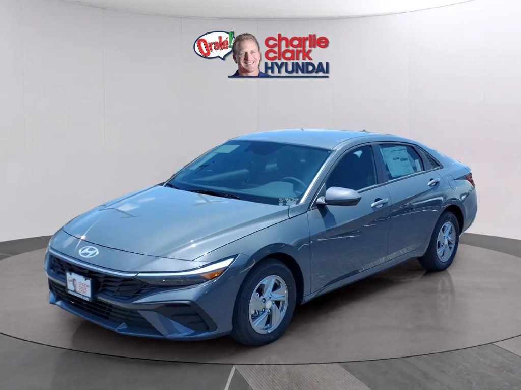 New 2026 Hyundai Elantra SE FWD image 1