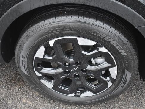 Used 2025 Kia Sorento S image 11