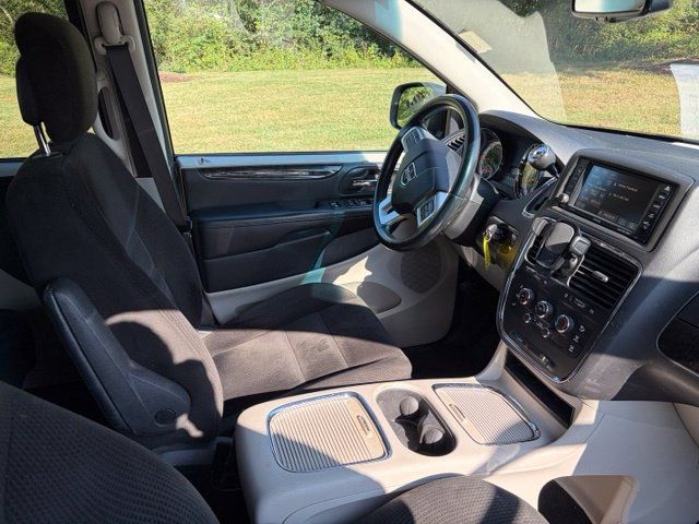 Used 2016 Dodge Grand Caravan SXT w/ UConnect Hands-Free Group FWD image 20