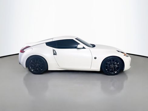 Used 2020 Nissan 370Z Coupe RWD image 11