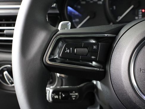 Certified 2025 Porsche Macan image 14