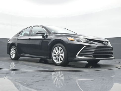 Used 2024 Toyota Camry LE w/ Convenience Package FWD image 24