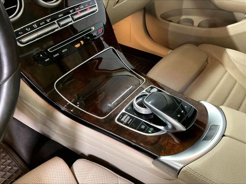 Used 2017 Mercedes-Benz GLC 300 4MATIC image 17