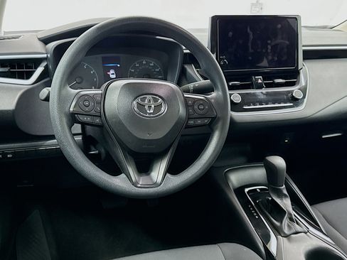 Used 2025 Toyota Corolla LE FWD image 17