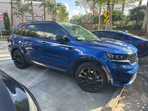 Used 2023 Kia Sorento SX image 2