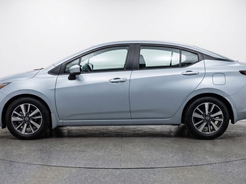 Used 2025 Nissan Versa SV image 5