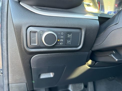 Used 2022 Ford Explorer XLT image 23