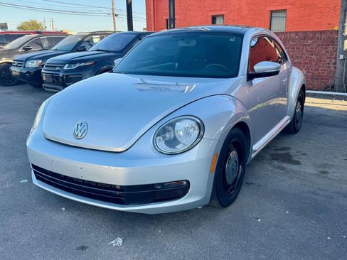 Used 2015 Volkswagen Beetle 1.8T image 1