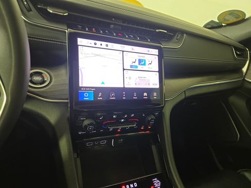 Used 2023 Jeep Grand Cherokee Overland w/ Luxury Tech Group IV AWD/4WD image 24