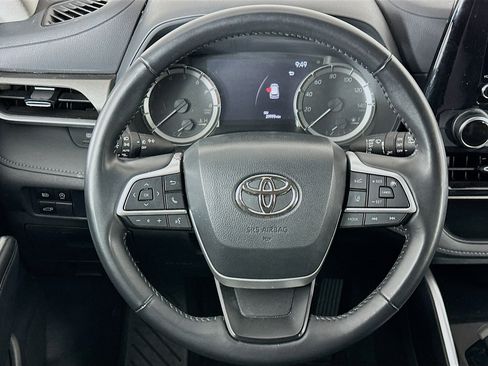 Used 2024 Toyota Highlander LE image 18