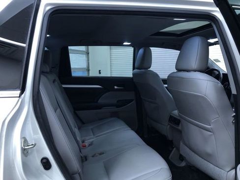 Certified 2017 Toyota Highlander XLE image 21