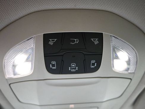 Used 2023 Chrysler Pacifica Touring-L FWD image 18