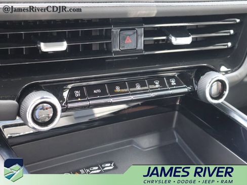 Used 2025 Chevrolet Tahoe Z71 AWD/4WD image 38