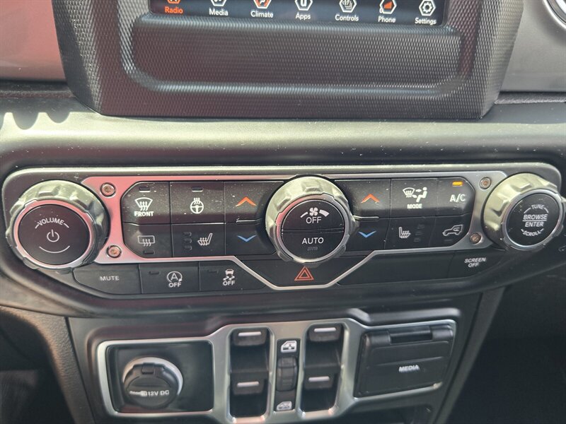 Used 2020 Jeep Wrangler Unlimited Sahara w/ Cold Weather Group AWD/4WD image 21