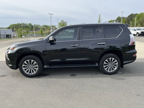 Used 2023 Lexus GX 460 Luxury w/ Accessory Package image 8
