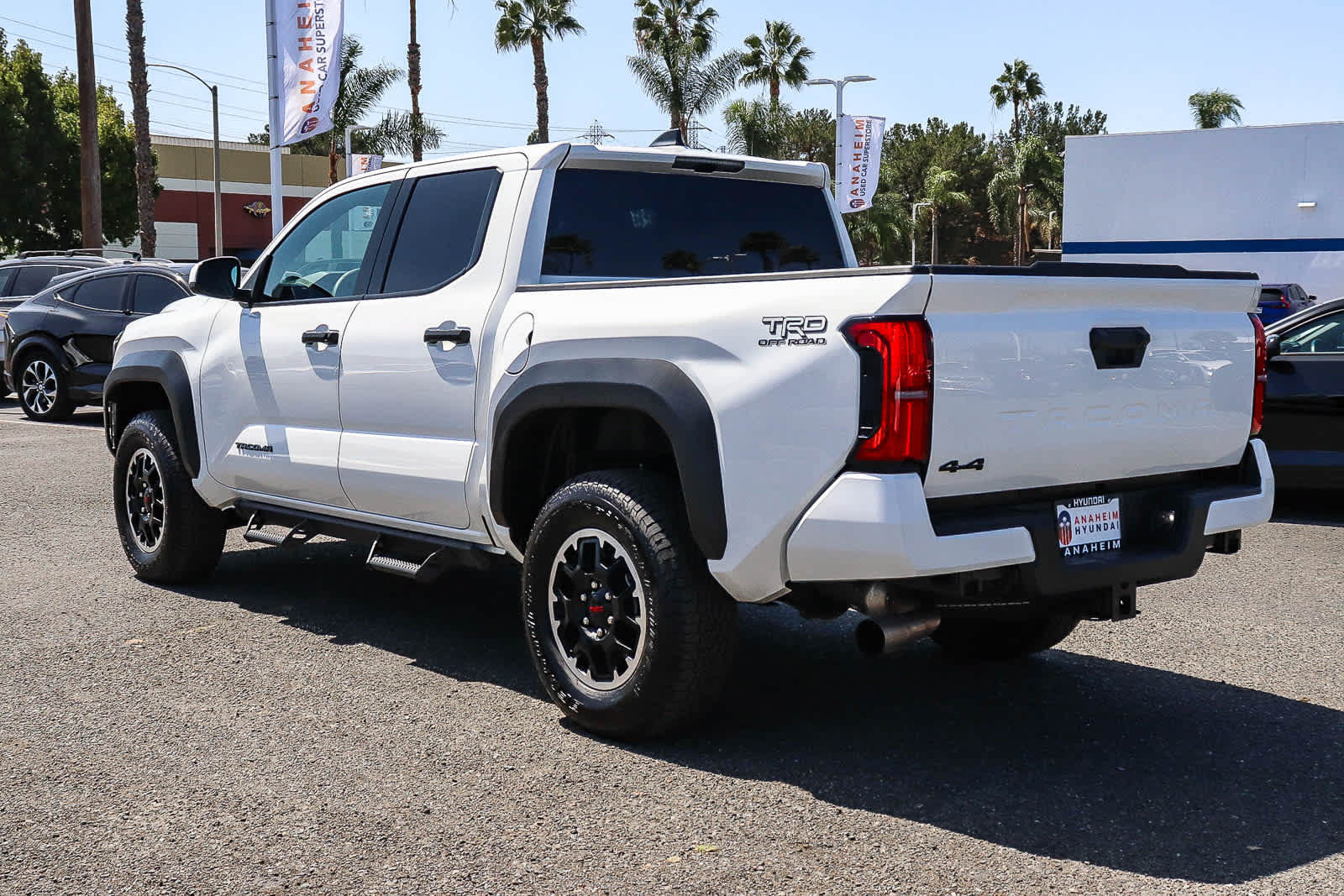 Used 2025 Toyota Tacoma TRD Off-Road AWD/4WD image 9