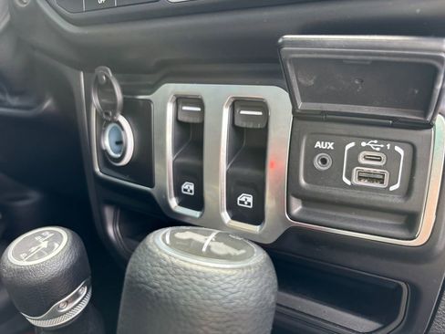 Used 2021 Jeep Wrangler Sport image 36