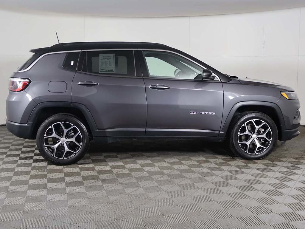 Used 2024 Jeep Compass Limited AWD/4WD image 17