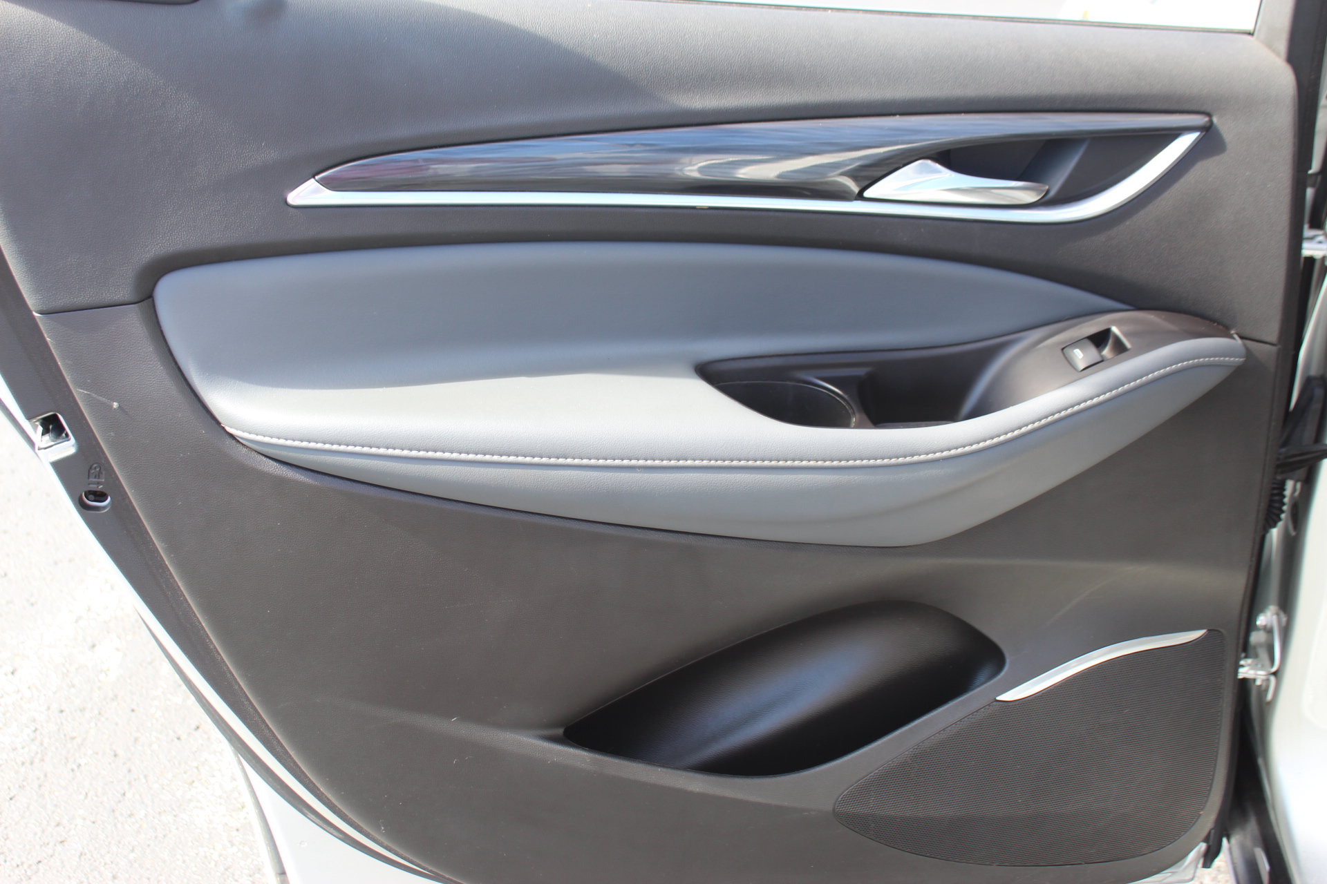 Used 2020 Buick Enclave Essence FWD image 25