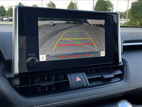 Used 2025 Toyota RAV4 XLE image 19