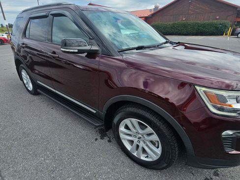 Used 2018 Ford Explorer XLT w/ Equipment Group 202A image 9