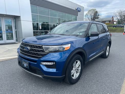 Used 2022 Ford Explorer XLT w/ Equipment Group 202A image 2