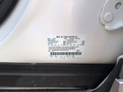 Used 2023 Ford Explorer XLT AWD/4WD image 11
