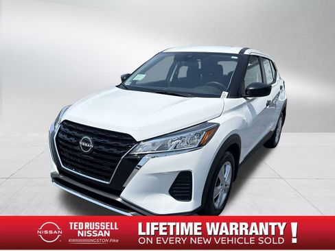 New 2025 Nissan Kicks Play S image 1