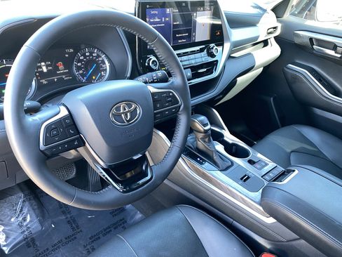 Used 2020 Toyota Highlander Limited Platinum image 18