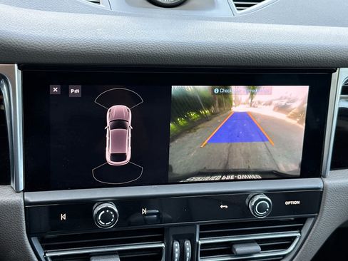 Certified 2024 Porsche Macan S AWD/4WD image 22