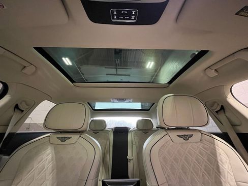Used 2022 Bentley Flying Spur V8 image 23