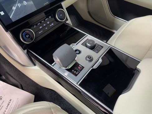 Used 2023 Land Rover Range Rover SE image 14