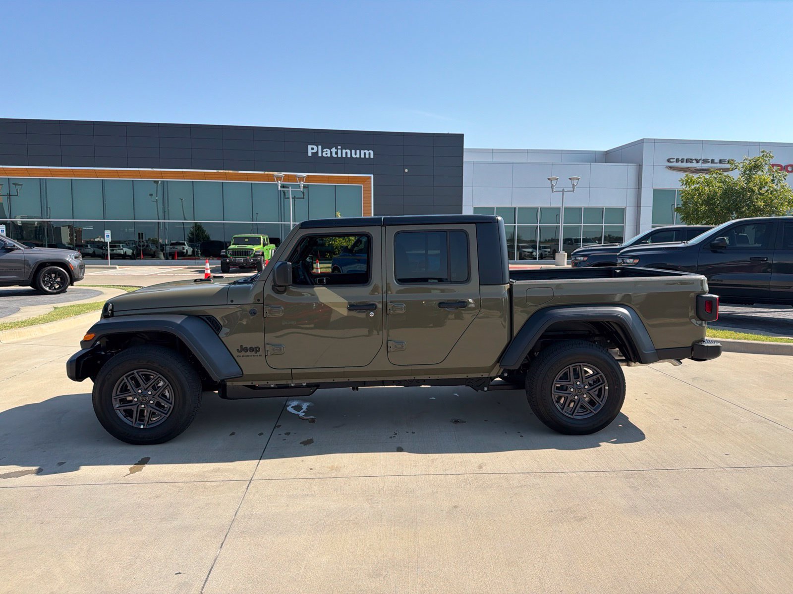 New 2026 Jeep Gladiator Sport AWD/4WD image 2