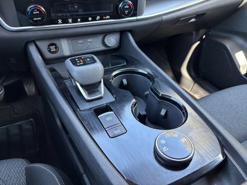 Used 2025 Nissan Rogue SV AWD/4WD image 43