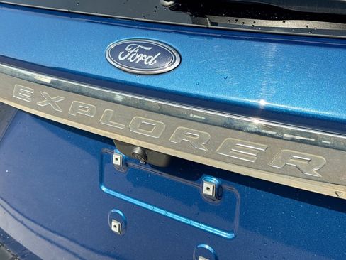 Used 2022 Ford Explorer XLT w/ Class IV Trailer Tow Package AWD/4WD image 15