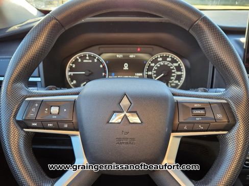 Used 2022 Mitsubishi Outlander ES image 12