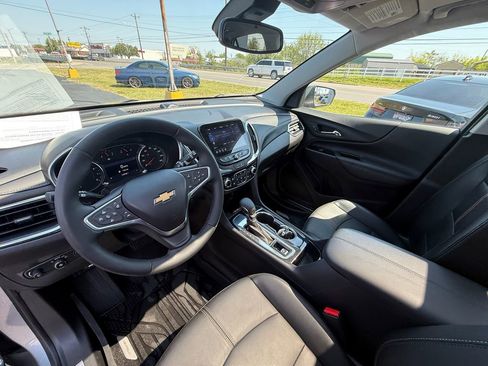 Used 2023 Chevrolet Equinox Premier image 14