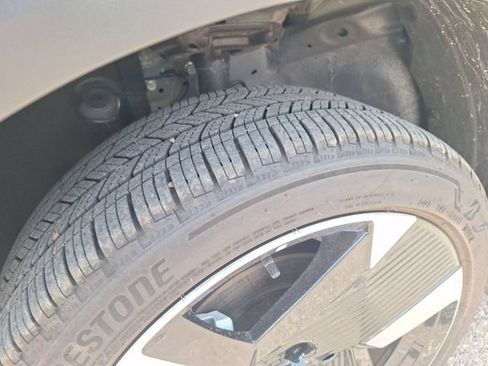 Certified 2025 Nissan Kicks SR FWD image 28