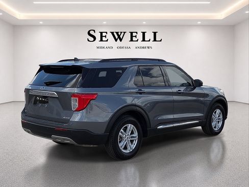 Used 2021 Ford Explorer XLT w/ Equipment Group 202A AWD/4WD image 4