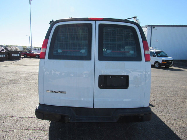 Used 2018 Chevrolet Express 2500 w/ Driver Convenience Package RWD image 3
