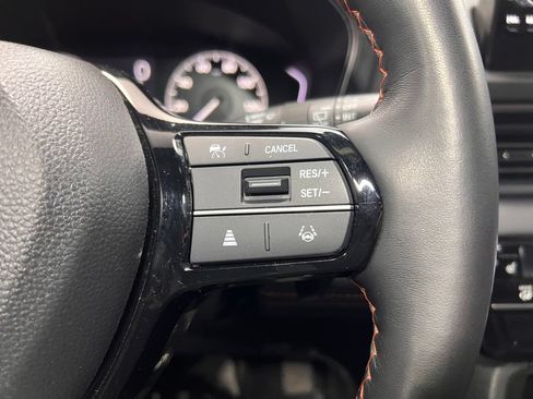 Used 2025 Honda Pilot TrailSport image 11