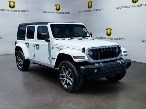 Used 2024 Jeep Wrangler Unlimited AWD/4WD image 7