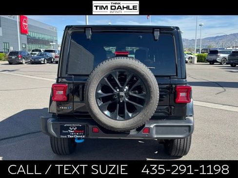 Used 2022 Jeep Wrangler Unlimited Sahara w/ Cold Weather Group AWD/4WD image 7