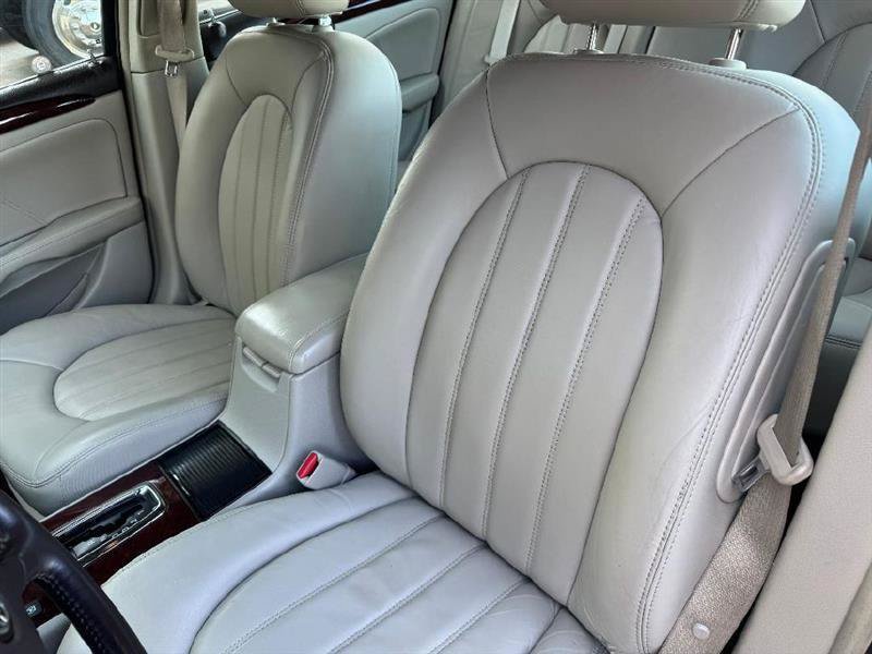 Used 2007 Buick Lucerne CXL w/ Luxury Package FWD image 24
