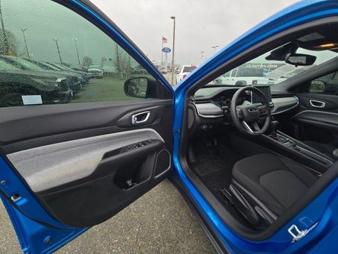 Used 2025 Jeep Compass Sport image 23