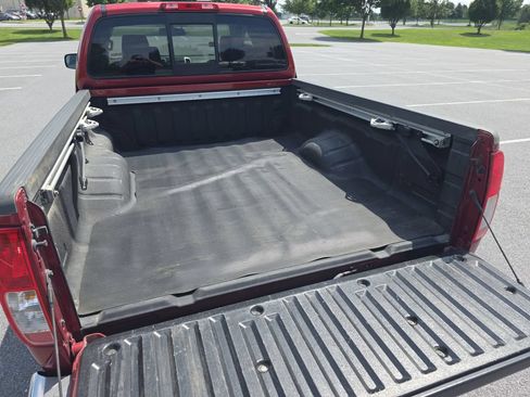 Used 2014 Nissan Frontier SV w/ SV Value Truck Package AWD/4WD image 10