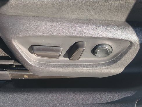 Used 2018 Toyota Camry SE image 22