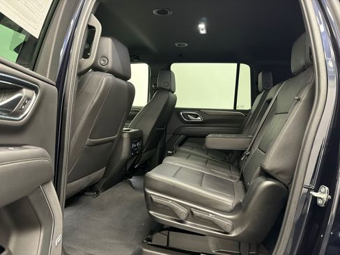 Used 2024 Chevrolet Suburban LT AWD/4WD image 19